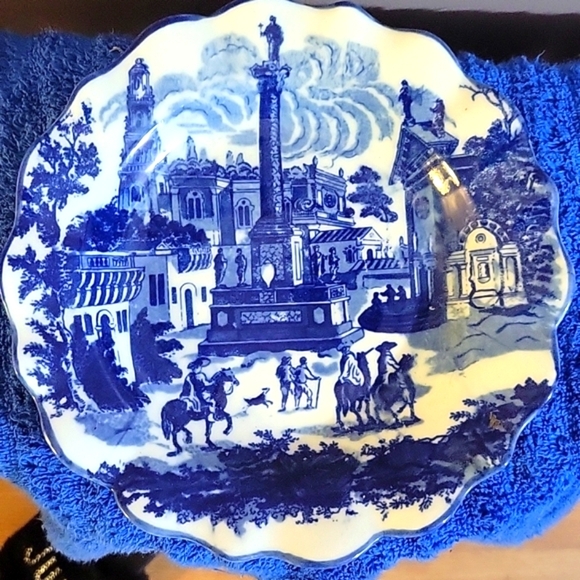 Vintage Victoria Ware Ironstone Flow Blue ~ Scalloped Edges ~ 8” - Picture 3 of 3